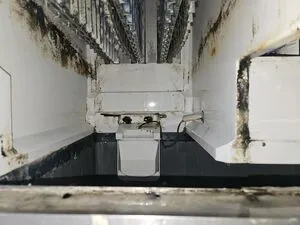 Dirty ice machine